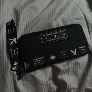 Black Playboy Arouse Your Senses Zip Wallet